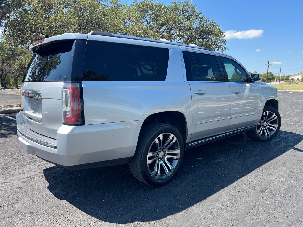 2017 GMC Yukon Image 3