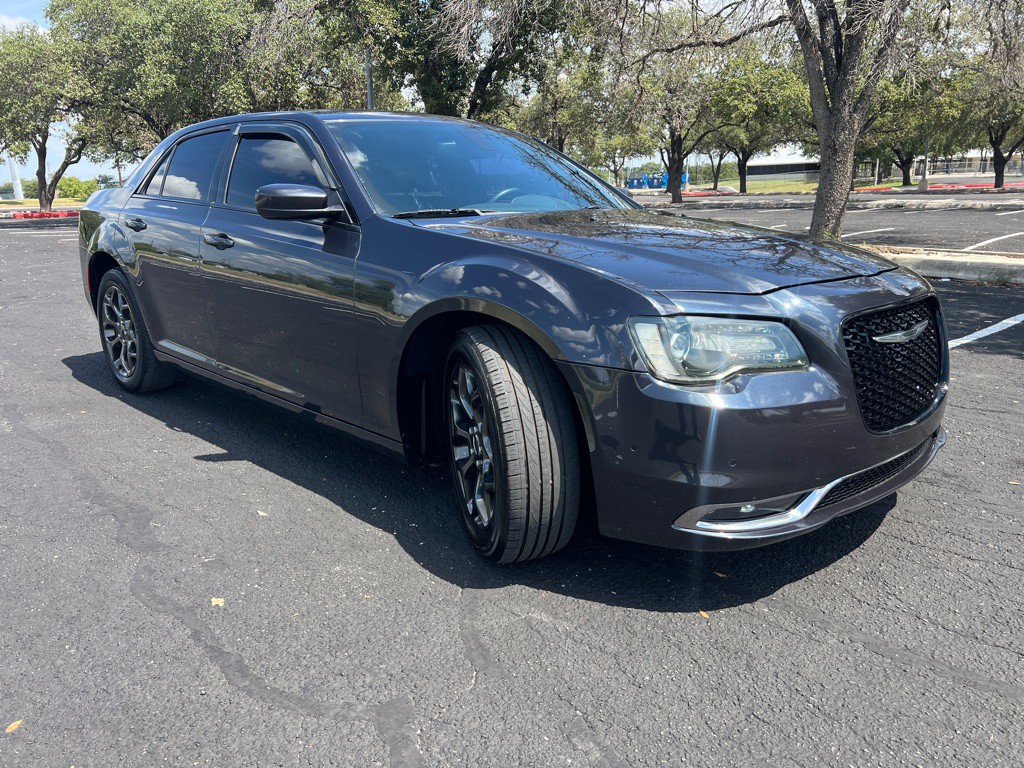 2016 Chrysler 300 Image 2