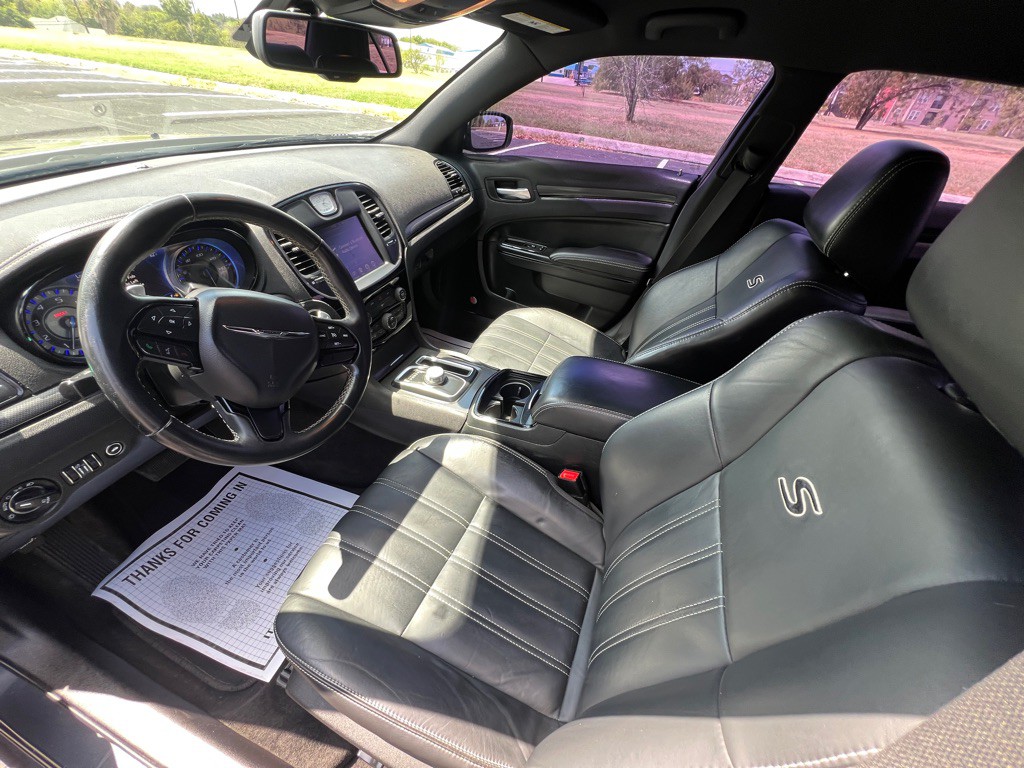 2016 Chrysler 300 Image 5