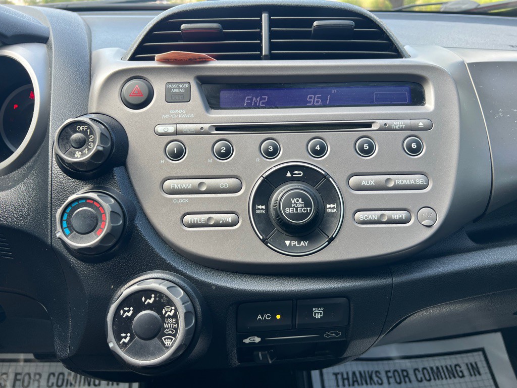 2013 Honda Fit Image 6