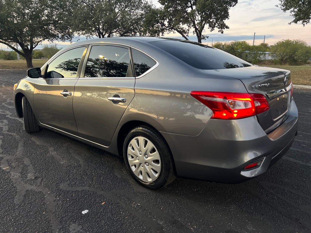 2016 Nissan Sentra Image 4