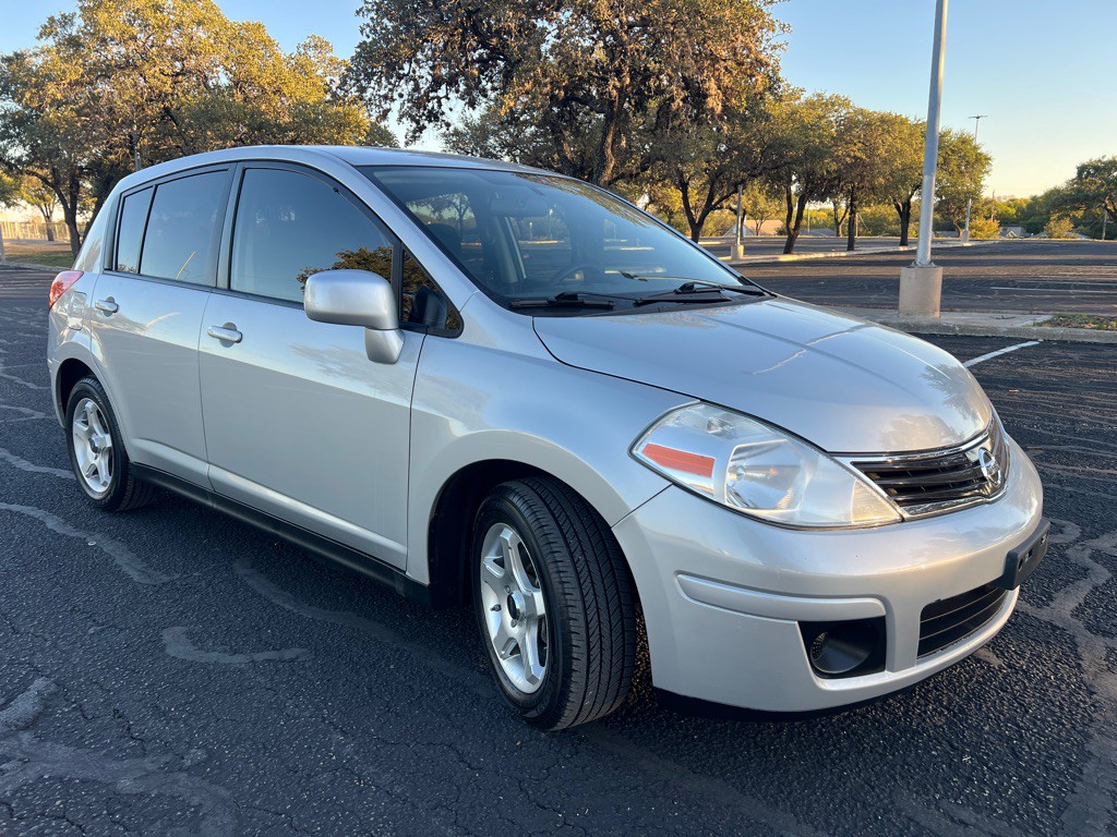 2012 Nissan Versa Image 2