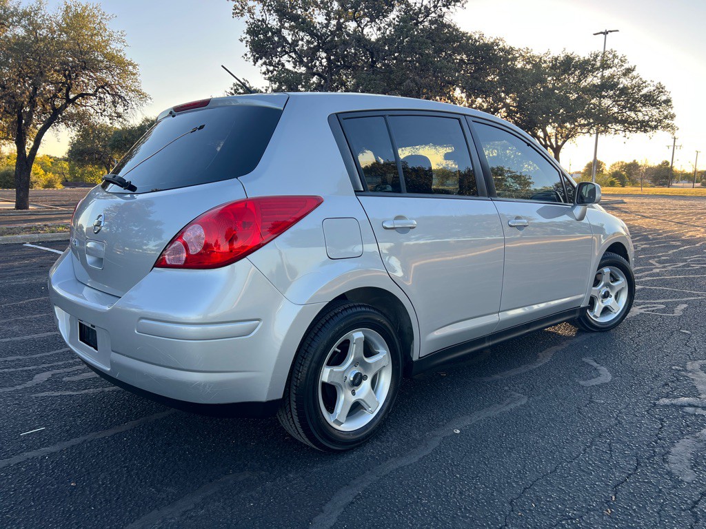 2012 Nissan Versa Image 3
