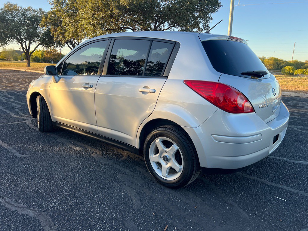 2012 Nissan Versa Image 4
