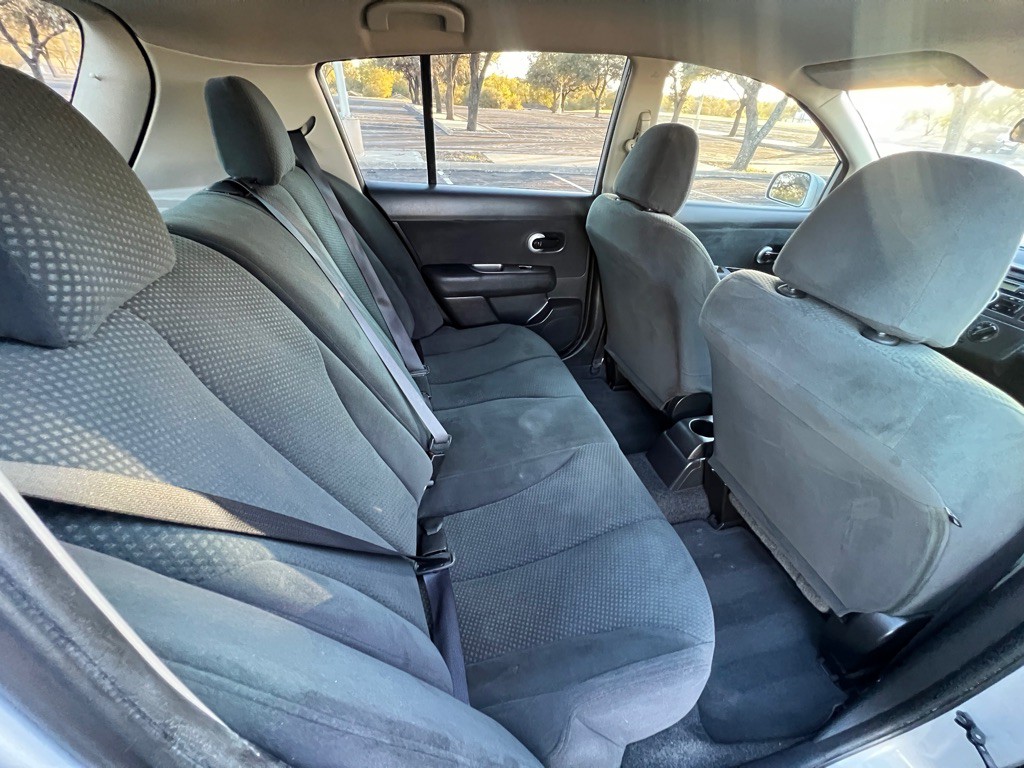 2012 Nissan Versa Image 5