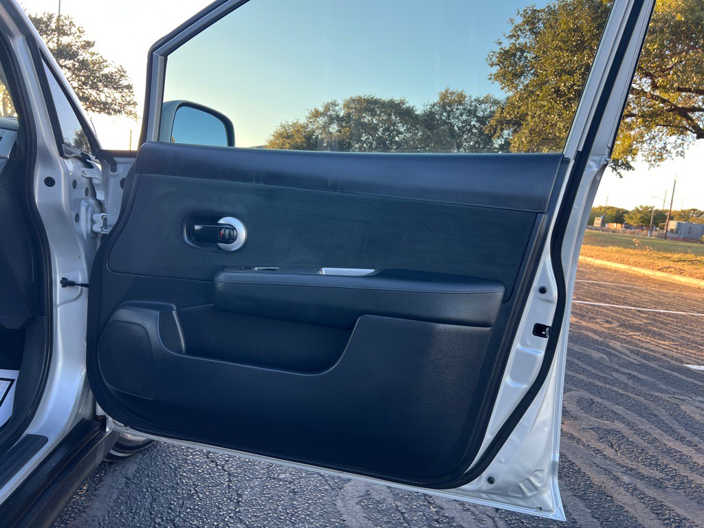 2012 Nissan Versa Image 7