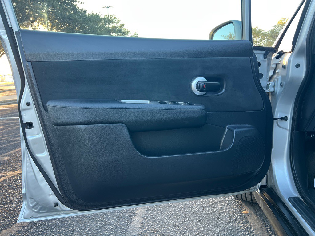 2012 Nissan Versa Image 8