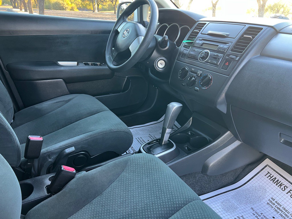 2012 Nissan Versa Image 9