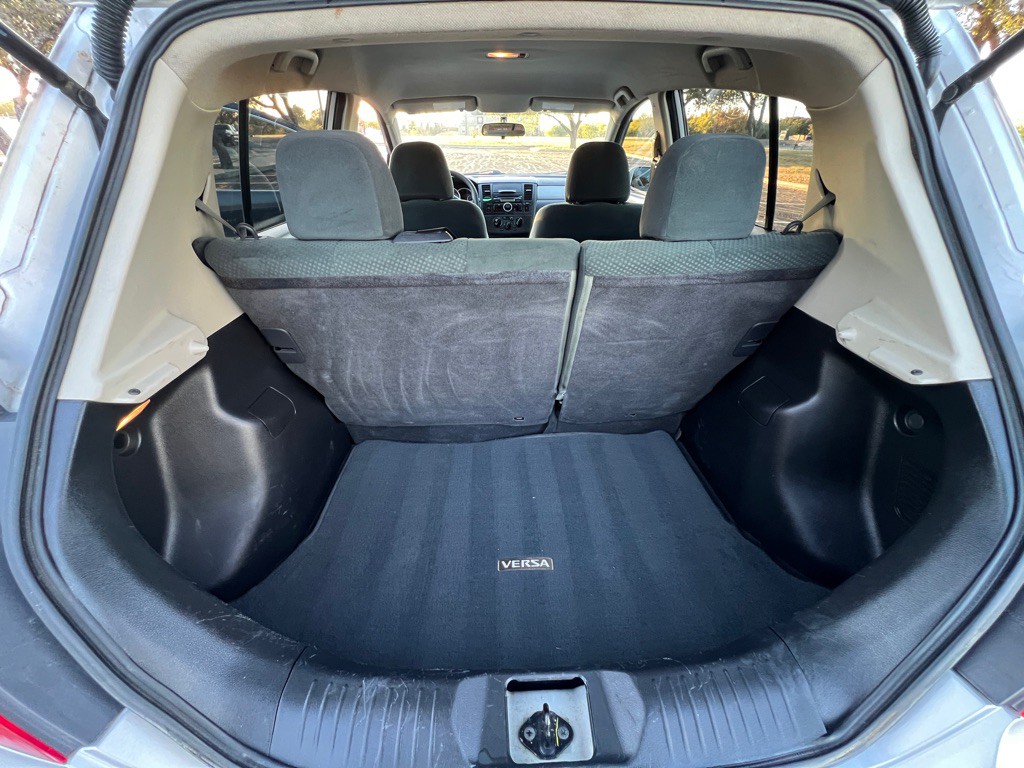 2012 Nissan Versa Image 10
