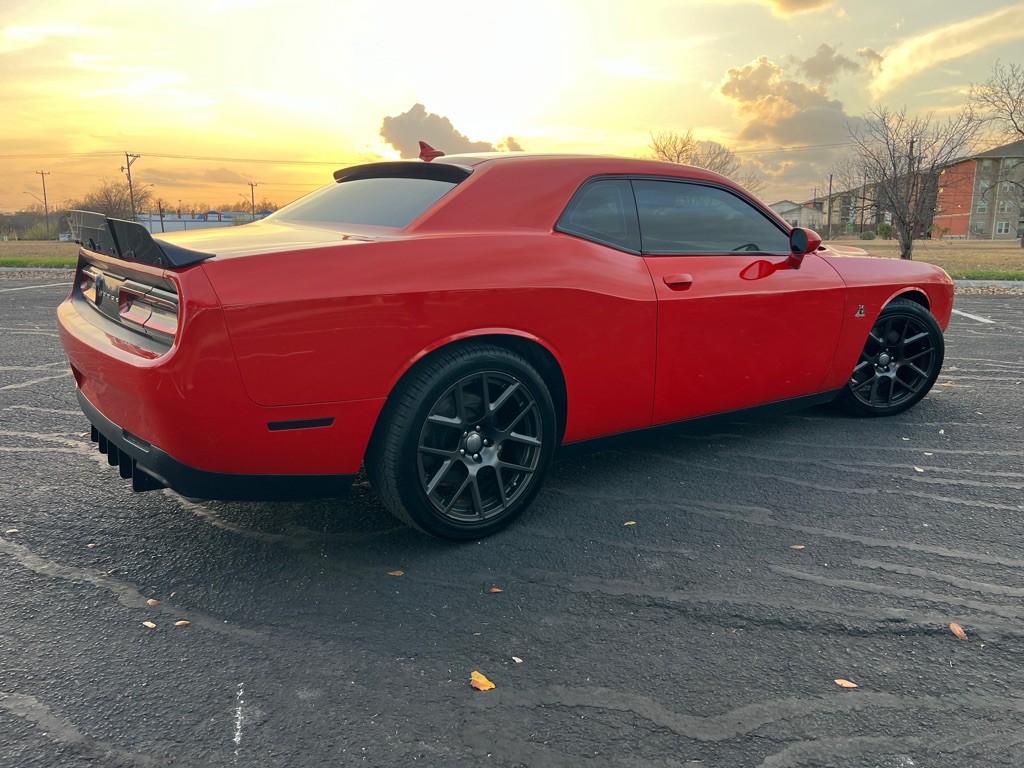 2016 Dodge Challenger Image 4