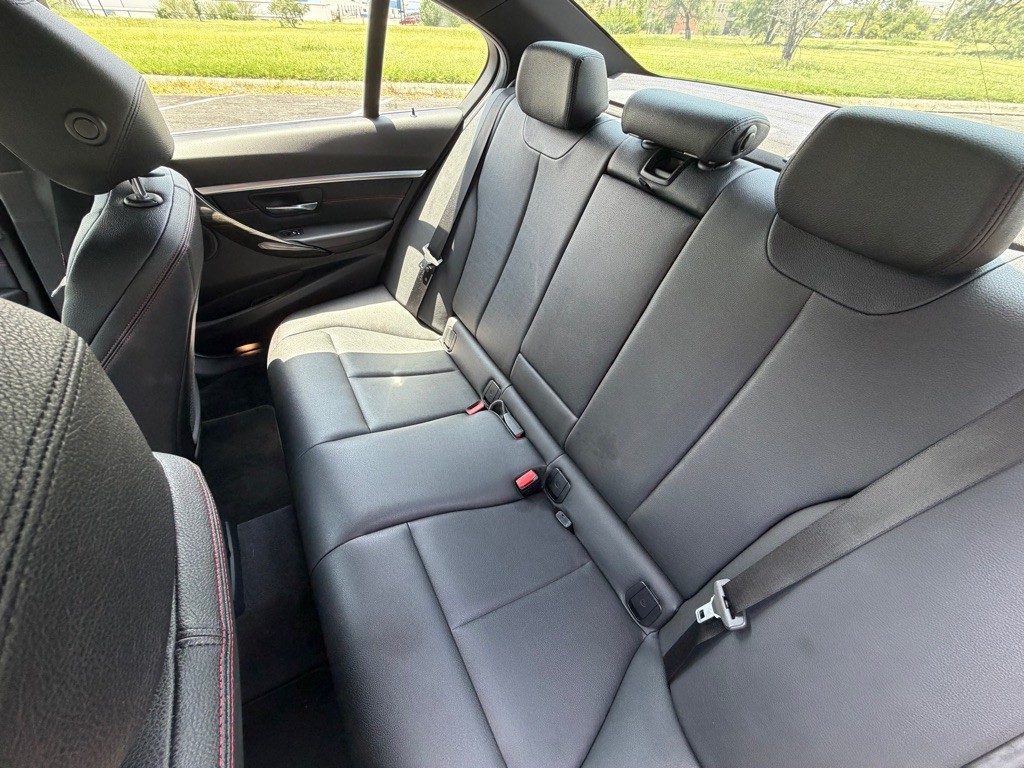 2018 BMW 3 Series Image 11
