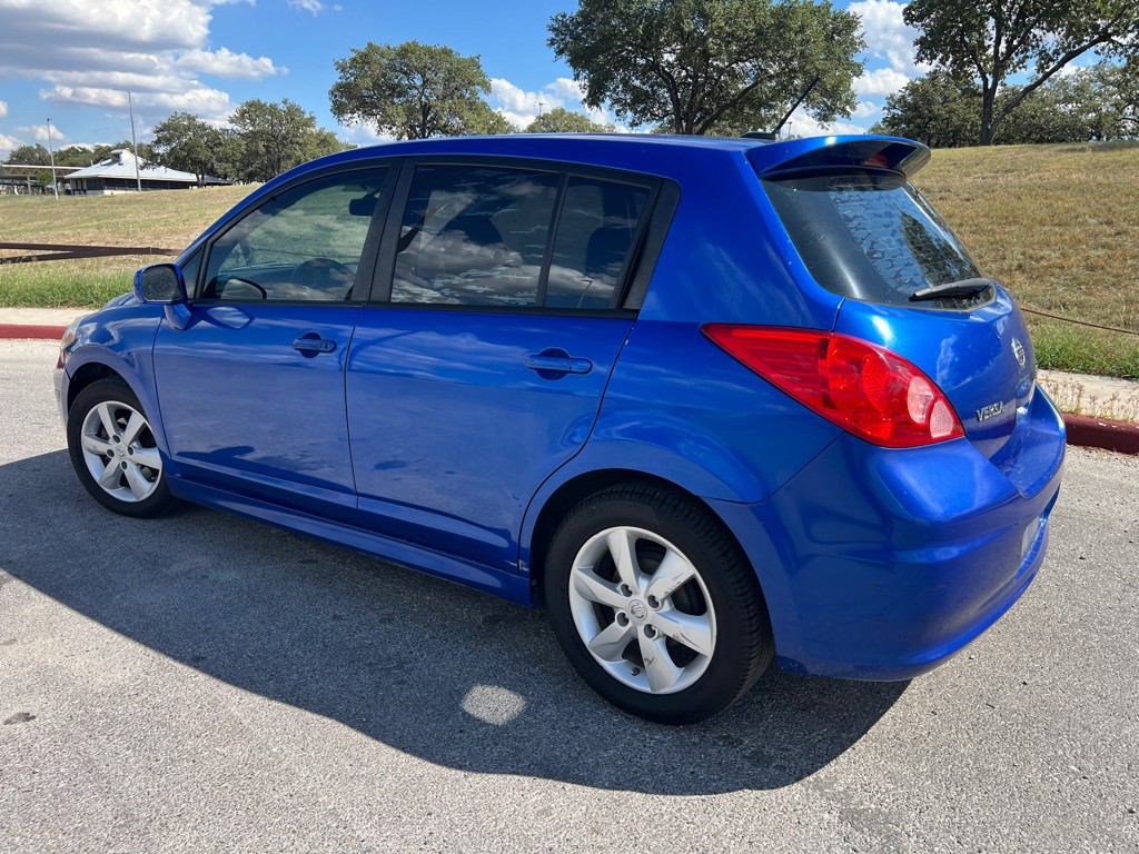 2012 Nissan Versa Image 2