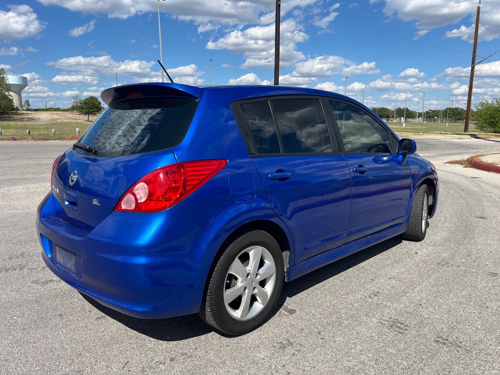 2012 Nissan Versa Image 4