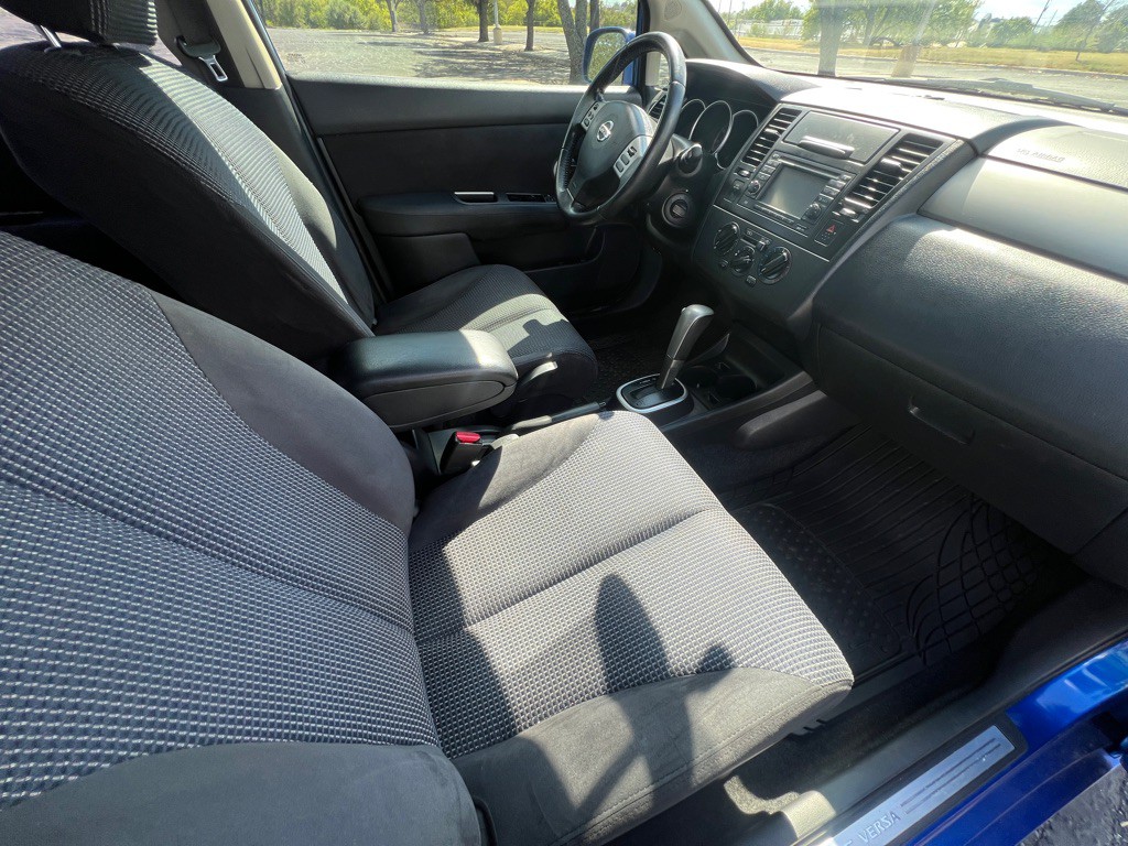 2012 Nissan Versa Image 6