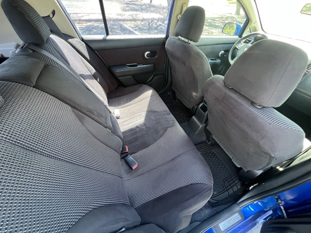 2012 Nissan Versa Image 7