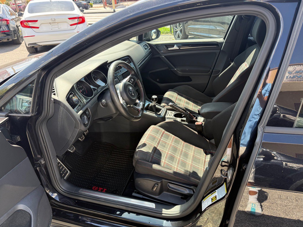 2015 Volkswagen GTI Image 5