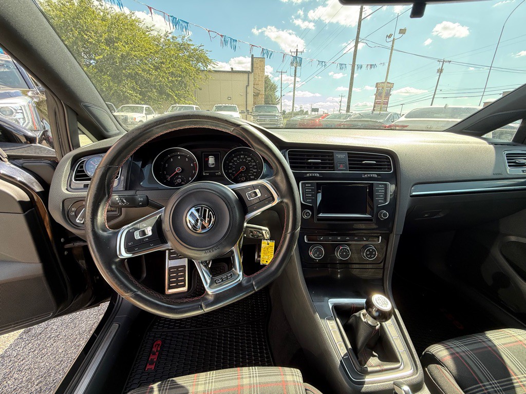 2015 Volkswagen GTI Image 6