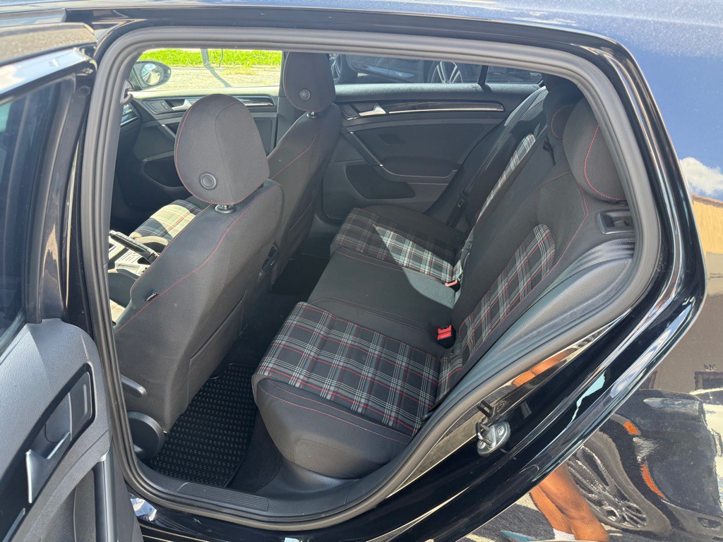 2015 Volkswagen GTI Image 7