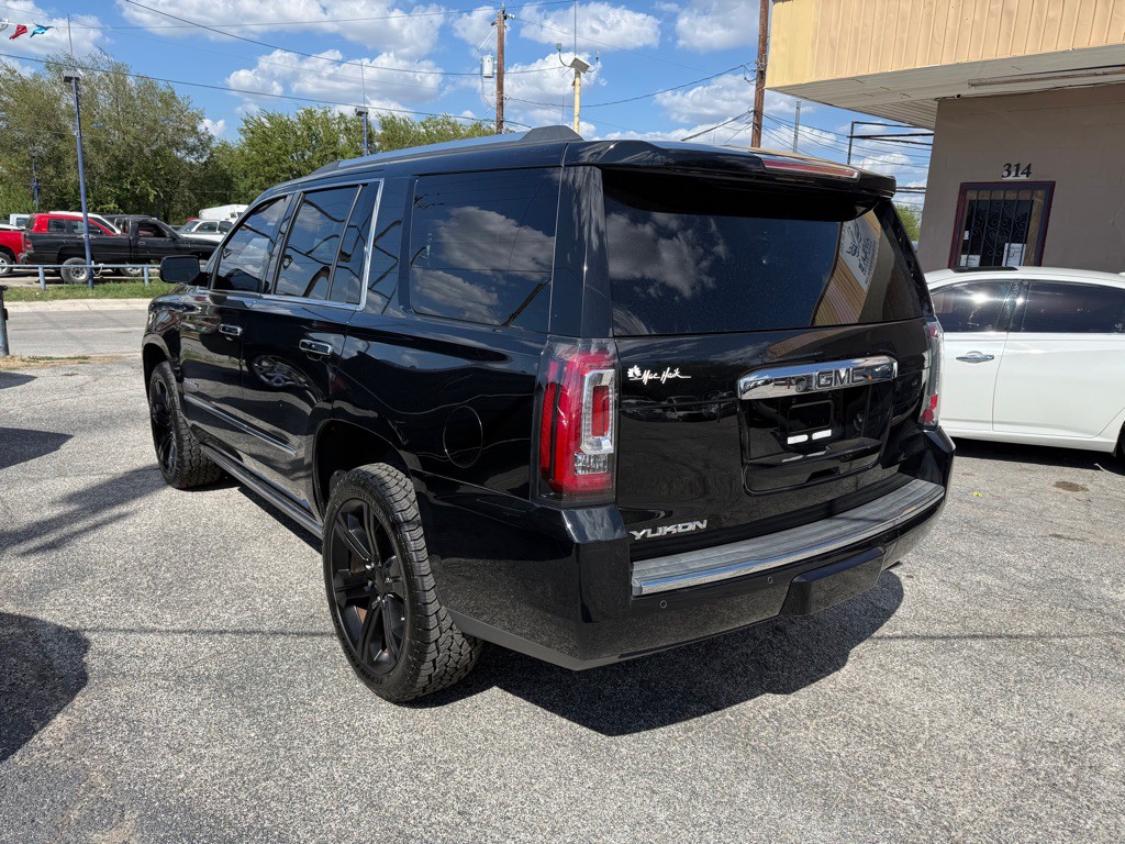 2017 GMC Yukon Image 2