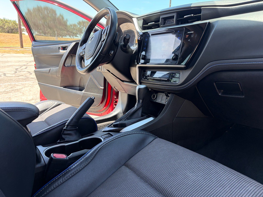 2017 Toyota Corolla Image 11