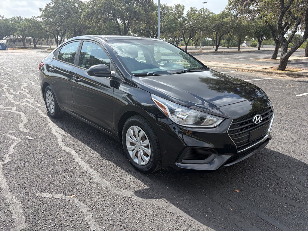 2018 Hyundai Accent Image 3