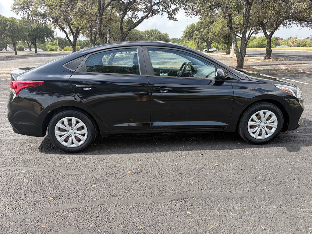 2018 Hyundai Accent Image 4