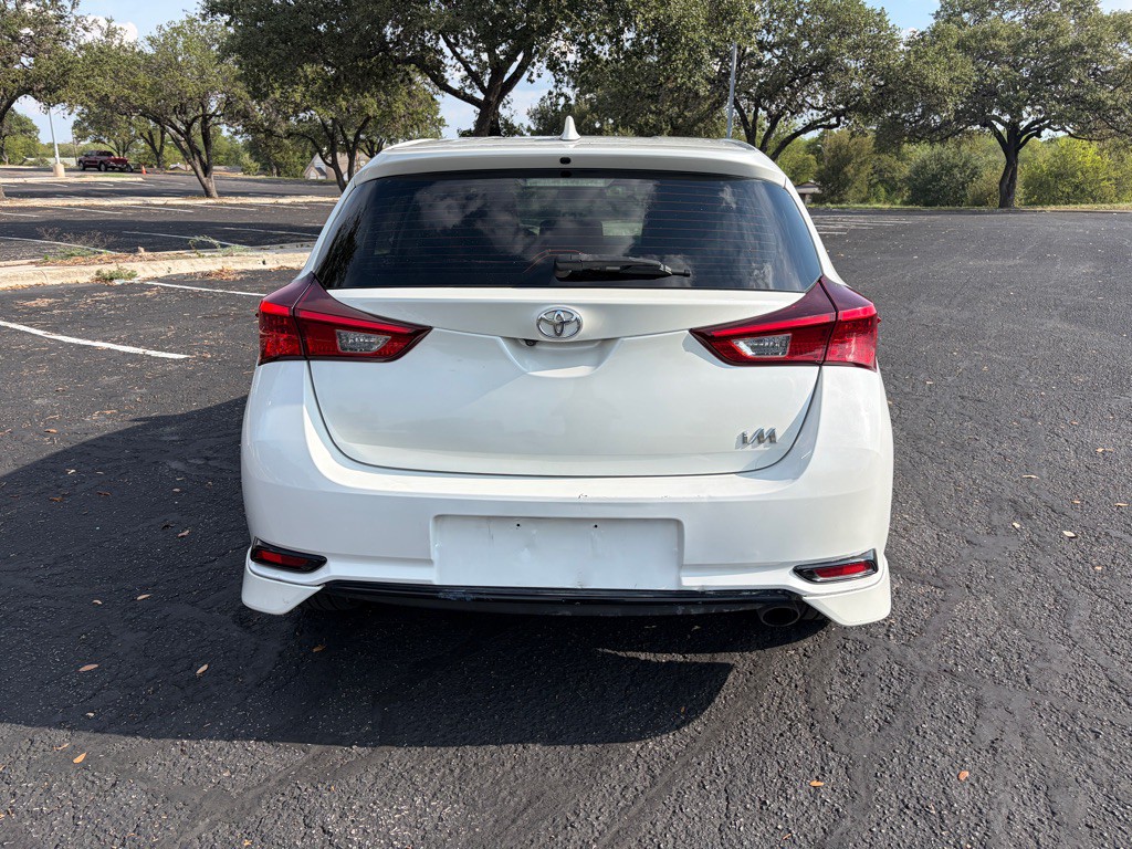 2017 Toyota Corolla Image 5