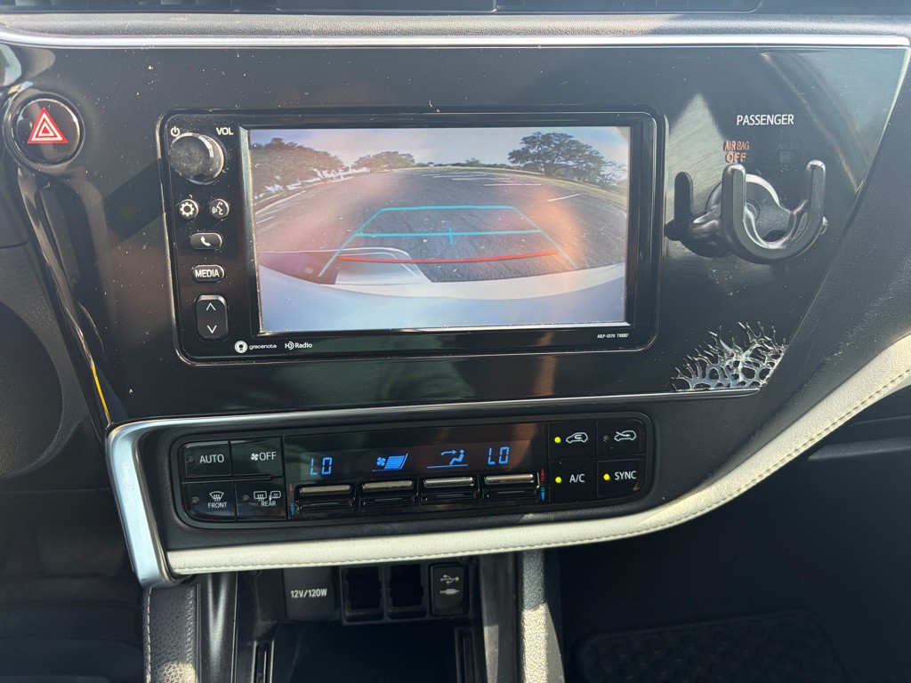 2017 Toyota Corolla Image 9