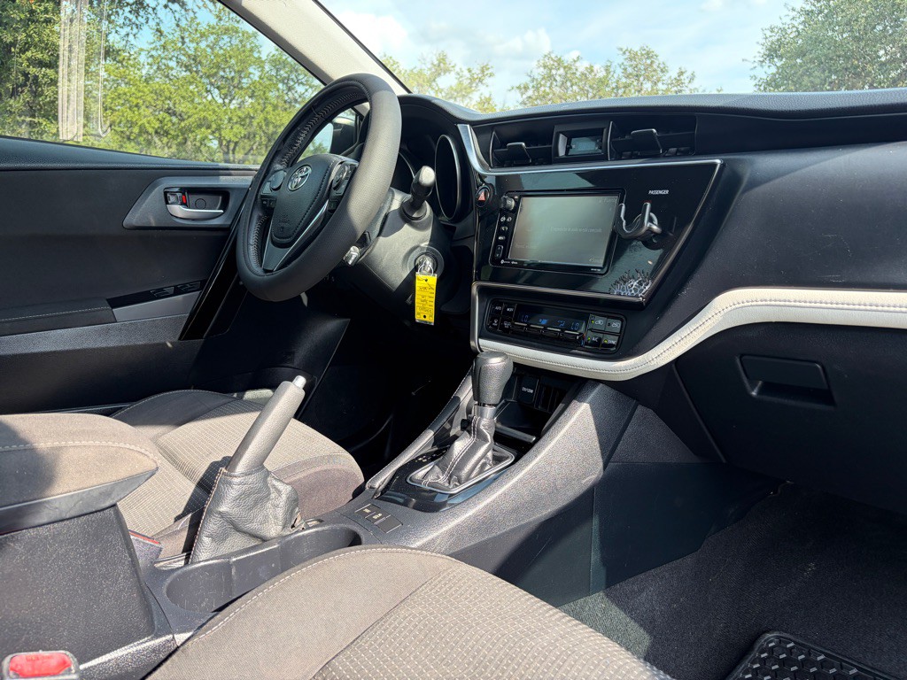 2017 Toyota Corolla Image 10