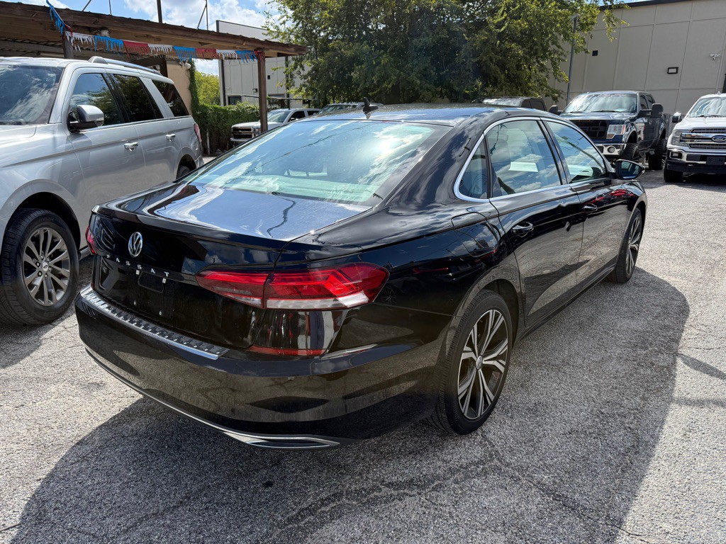 2021 Volkswagen Passat Image 3