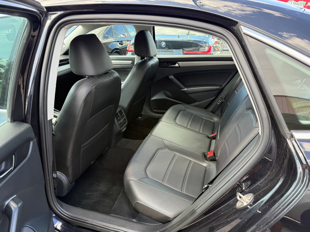 2021 Volkswagen Passat Image 7