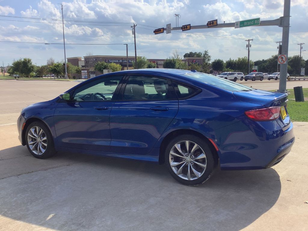 2015 Chrysler 200 Image 3