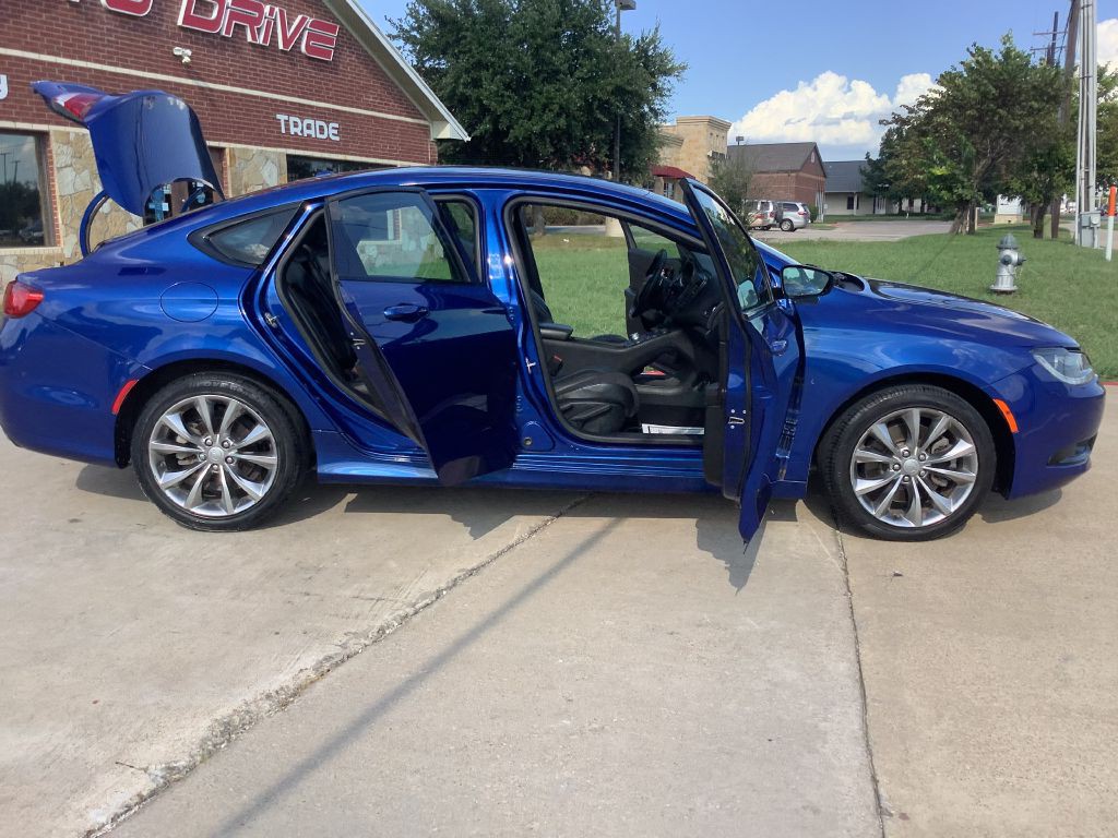 2015 Chrysler 200 Image 16