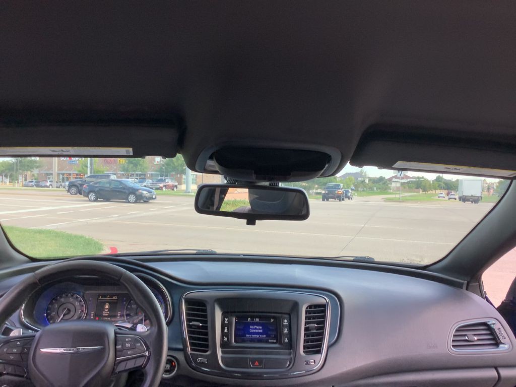 2015 Chrysler 200 Image 33