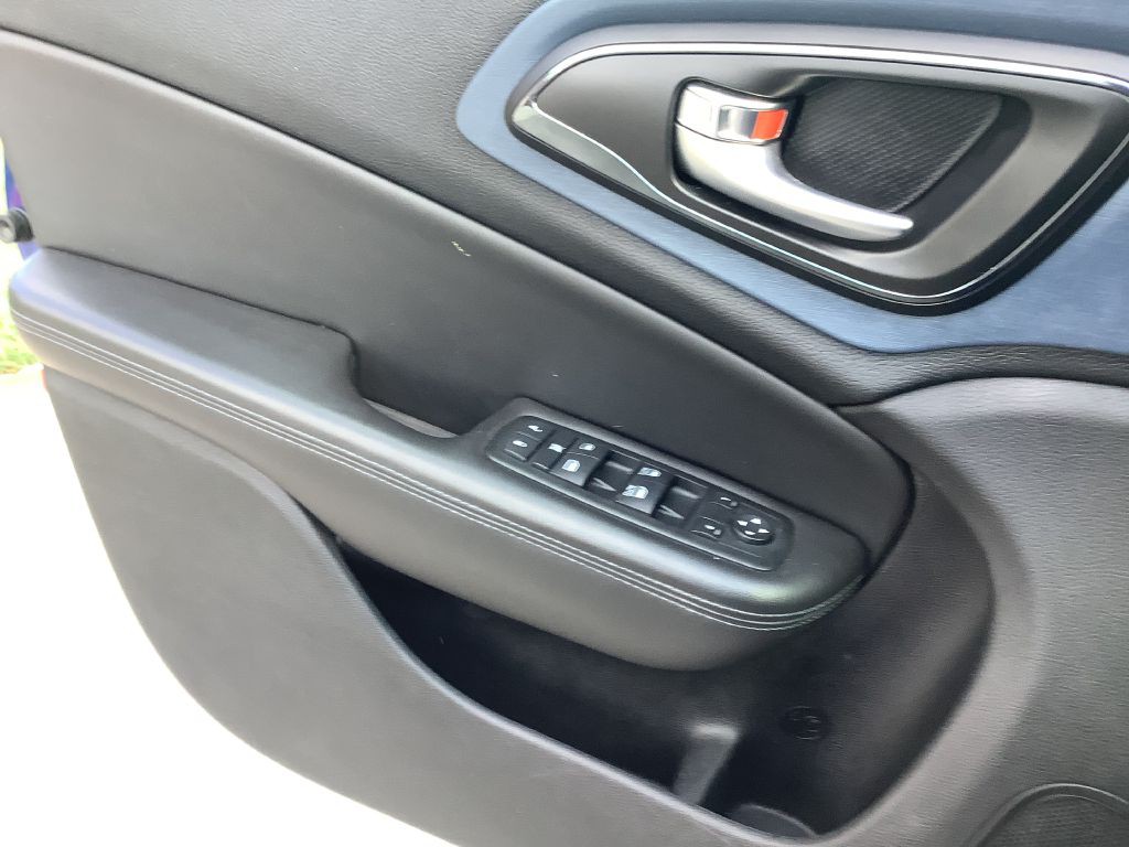 2015 Chrysler 200 Image 43