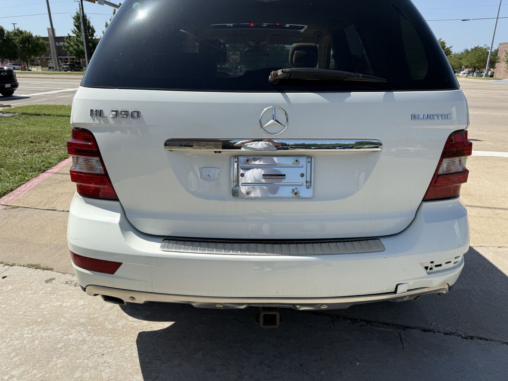 2010 Mercedes-Benz M-Class Image 8