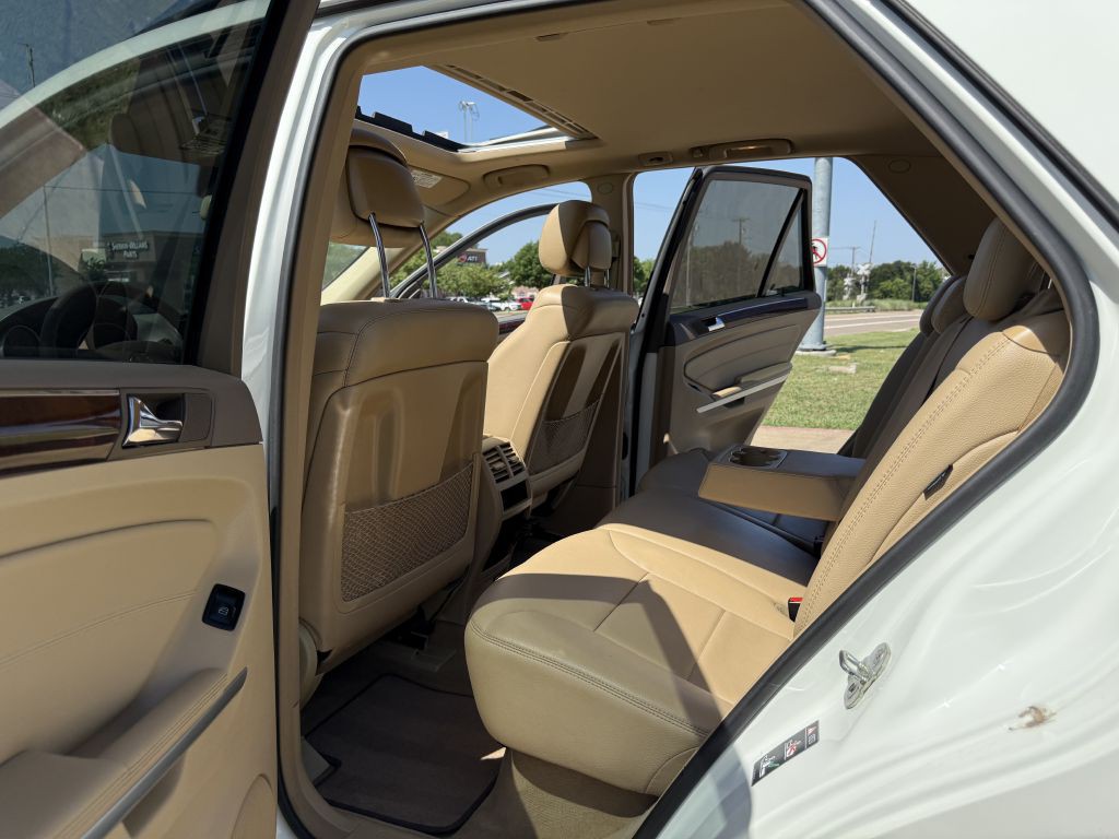 2010 Mercedes-Benz M-Class Image 15