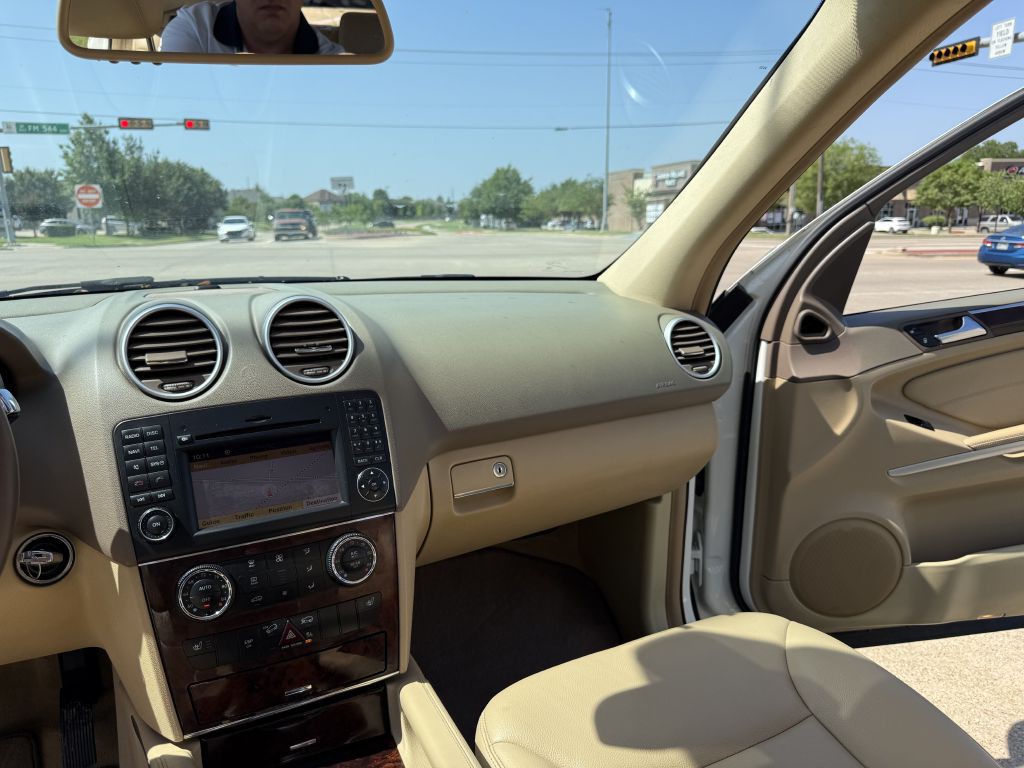 2010 Mercedes-Benz M-Class Image 23