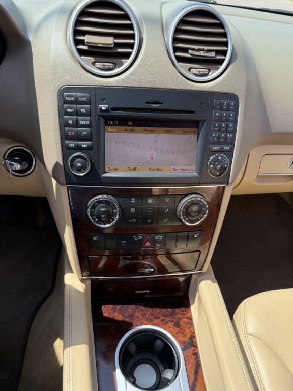 2010 Mercedes-Benz M-Class Image 30