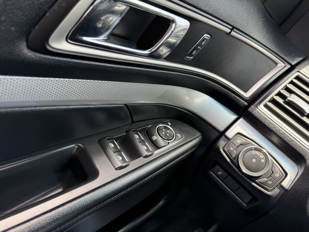 2016 Ford Explorer Image 34