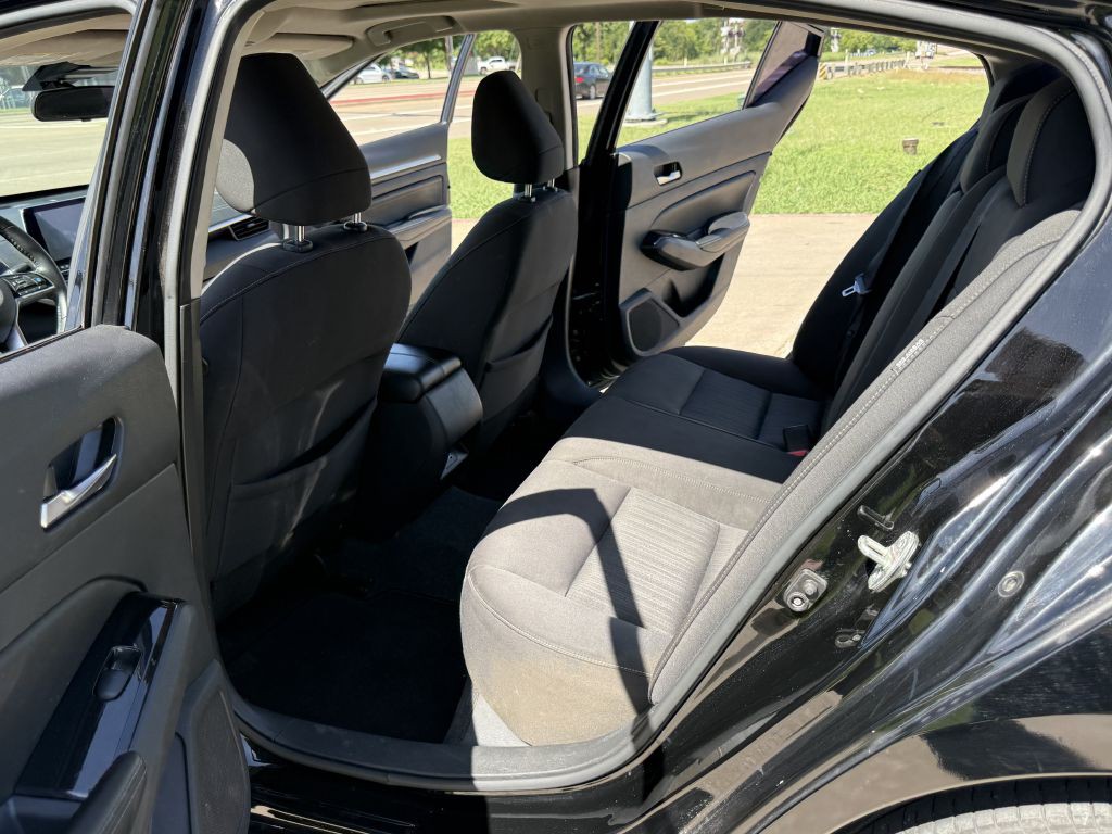 2021 Nissan Altima Image 11