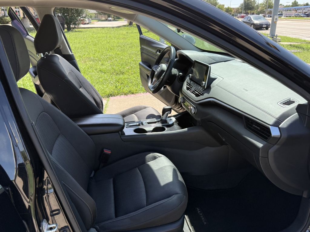 2021 Nissan Altima Image 13