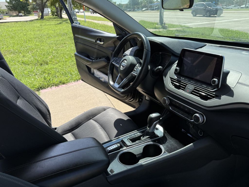 2021 Nissan Altima Image 14