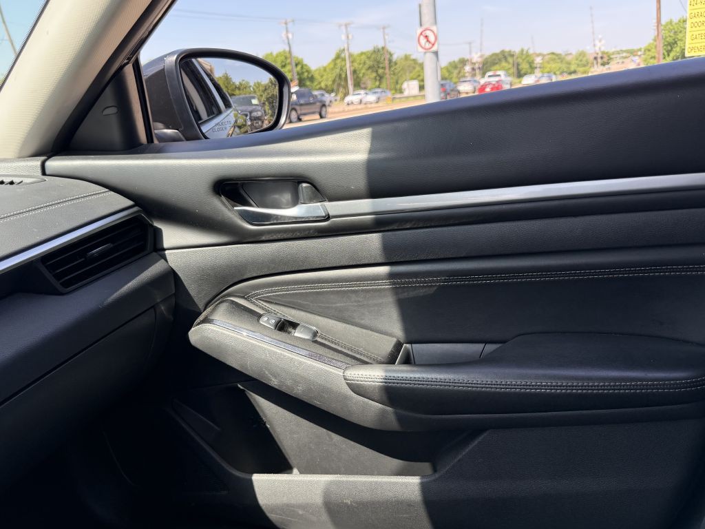 2021 Nissan Altima Image 28