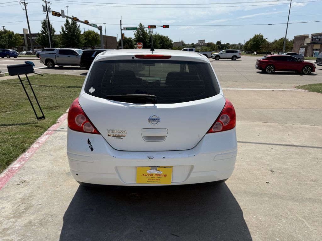2012 Nissan Versa Image 5