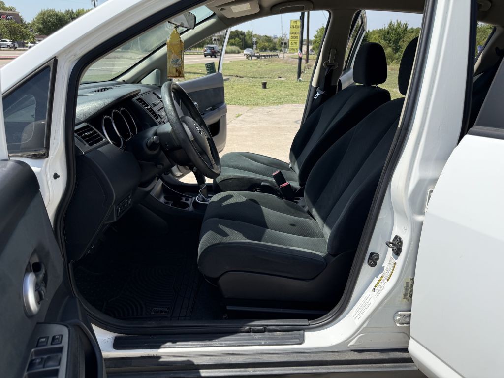 2012 Nissan Versa Image 10