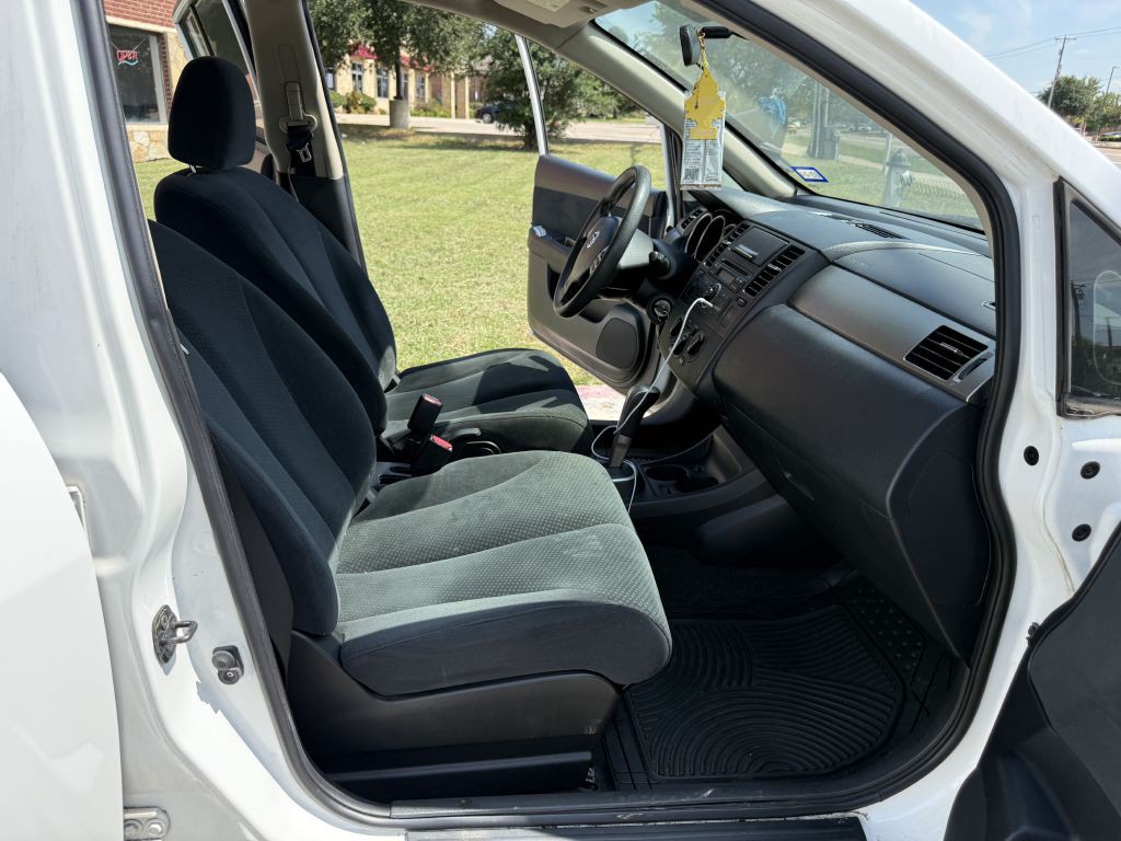 2012 Nissan Versa Image 12