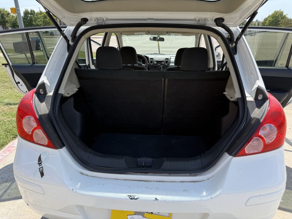 2012 Nissan Versa Image 16