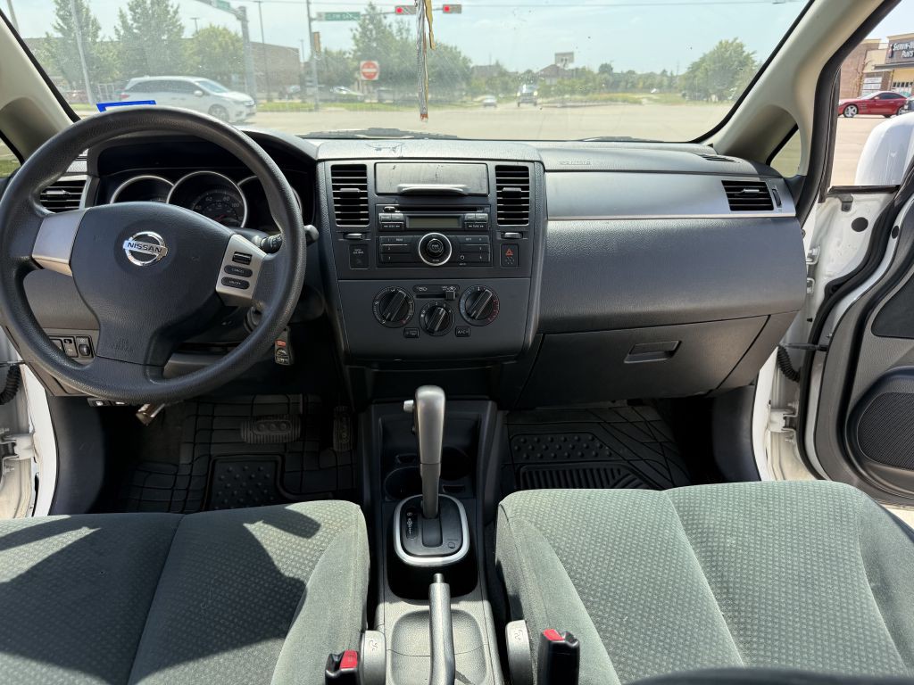 2012 Nissan Versa Image 18