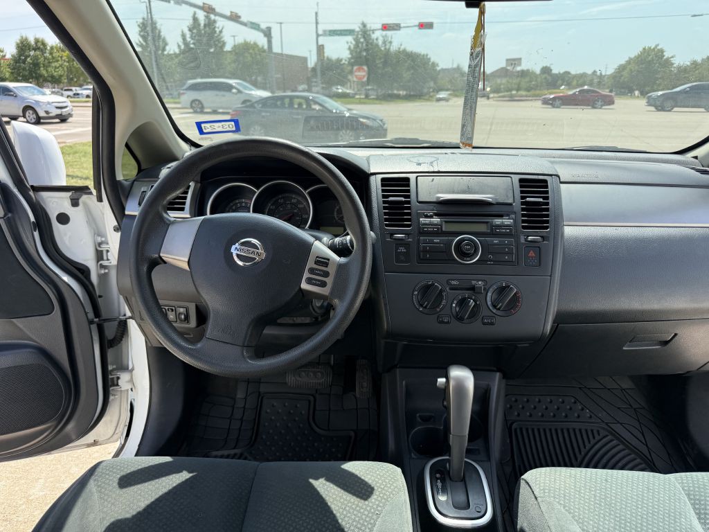 2012 Nissan Versa Image 19